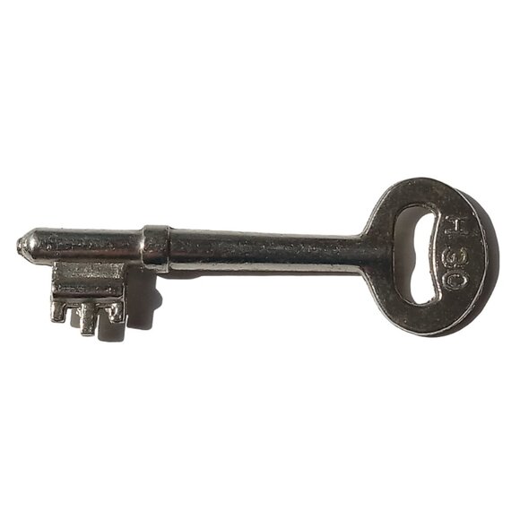 Antique Skeleton Key, Old Key, Vintage Silver Tone Key - Picture 2 of 9